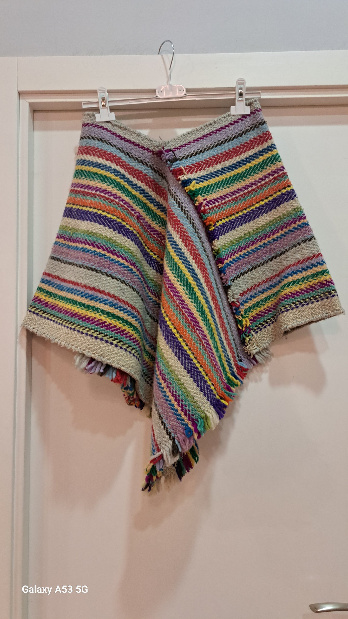 Capa-poncho de lana natural