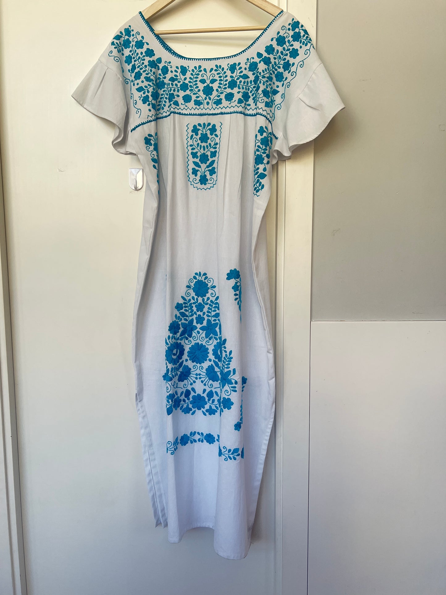Vestido bordado Clásico Mariposa