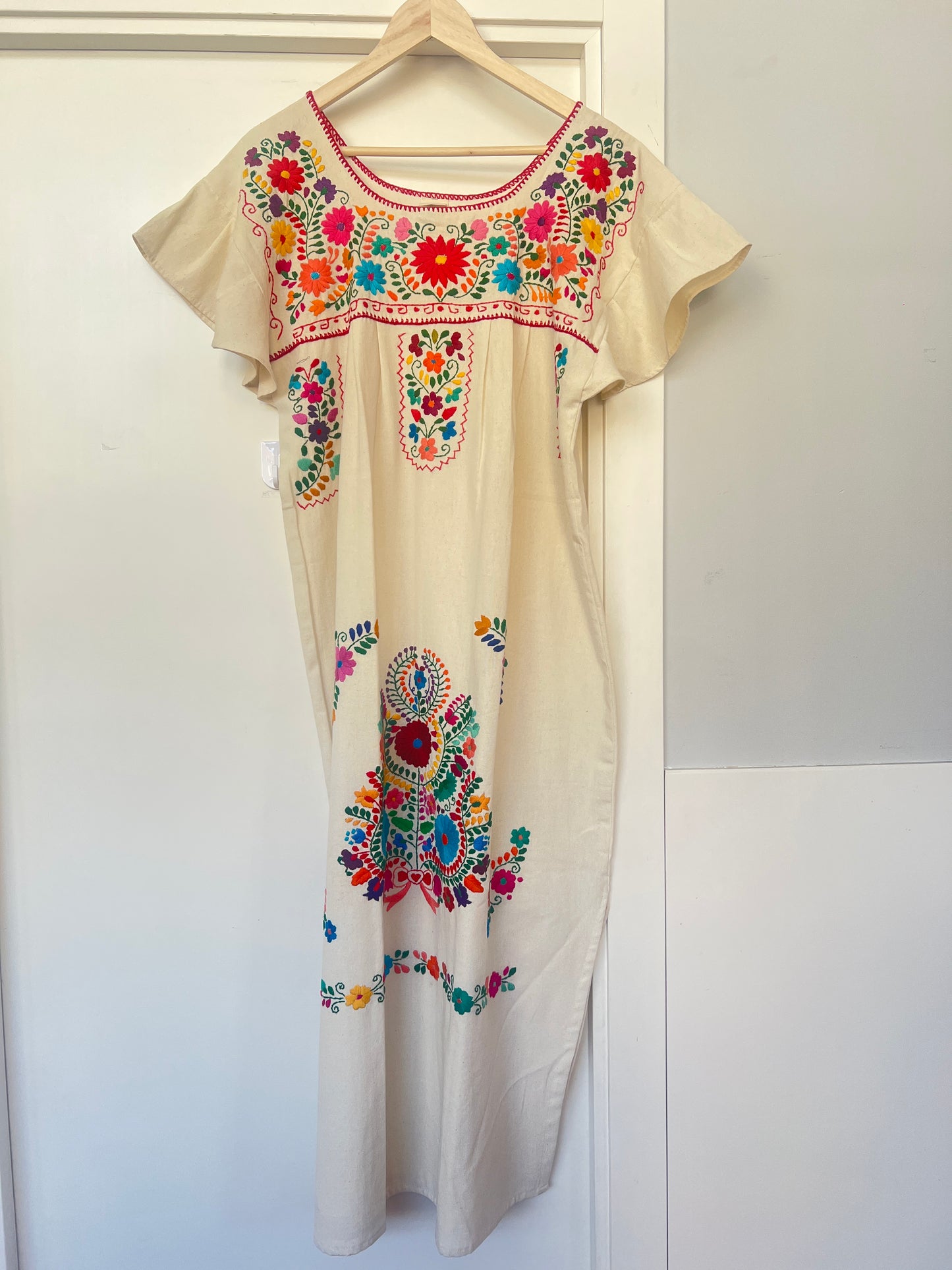 Vestido bordado Clásico Mariposa
