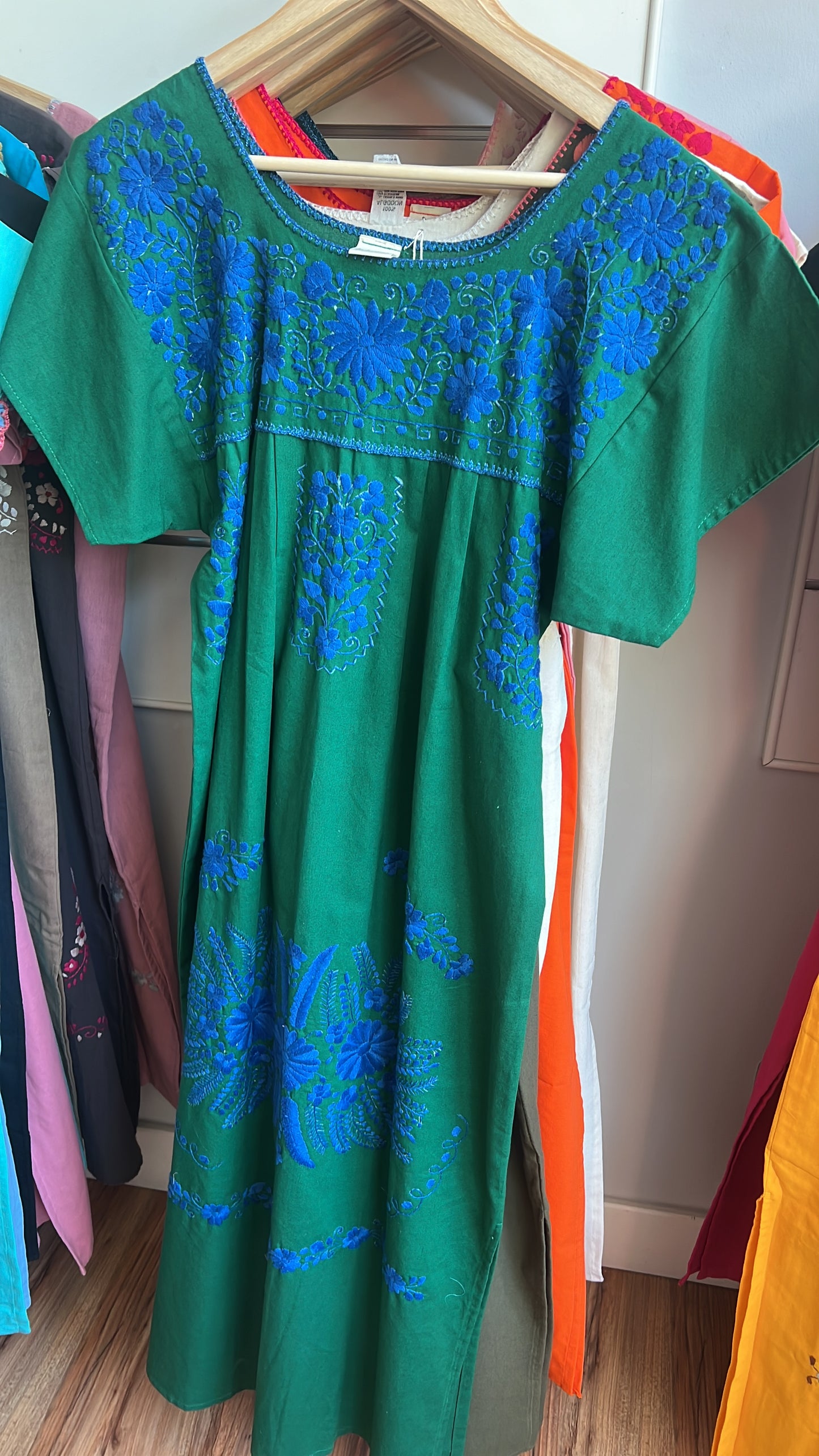 Vestido bordado Clásico Mariposa