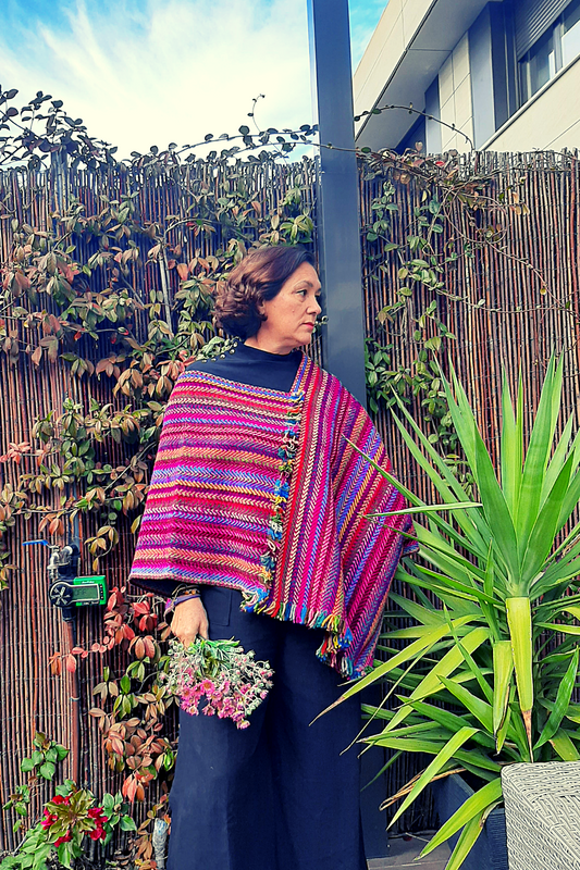 Capa-poncho de lana natural